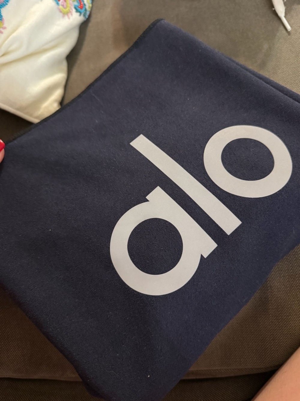 Alo grounded no slip towel-blsck